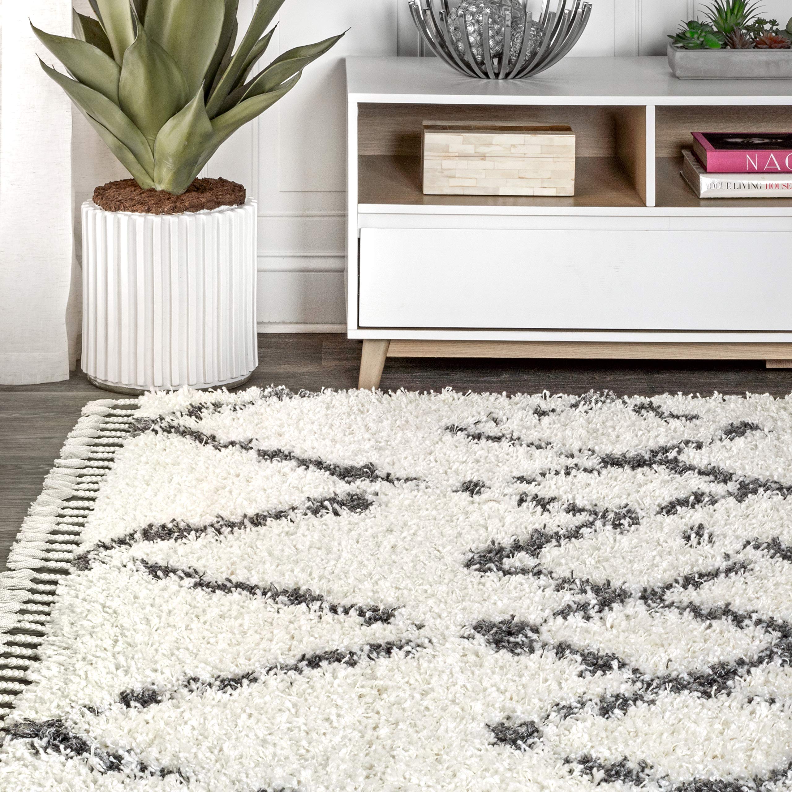 Amazon.com: JONATHAN Y Mercer Shag Plush Tassel Ivory/Gray Indoor